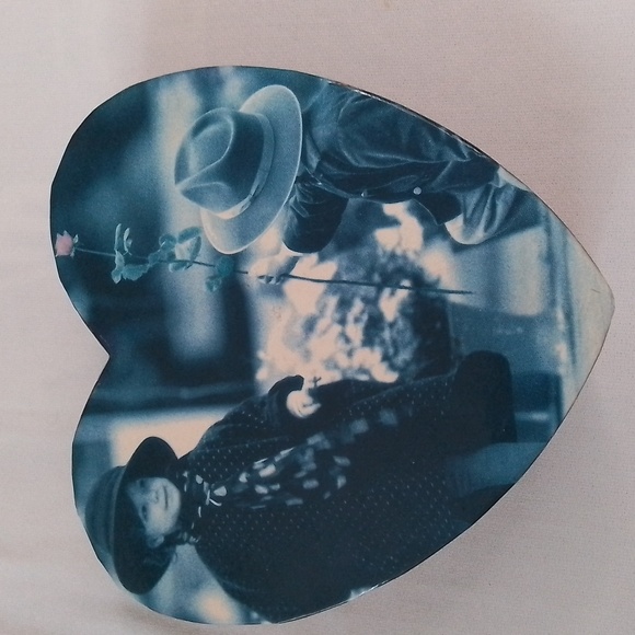 Airwick lavender, Shaker Hill Bayberry Candles with heart Shaped storage box - Picture 6 of 16